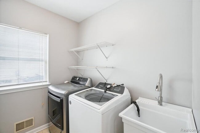 Building Photo - 2609 Huntington Dr