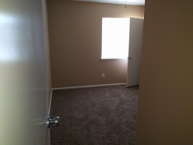 Building Photo - 848 Jeri Ln