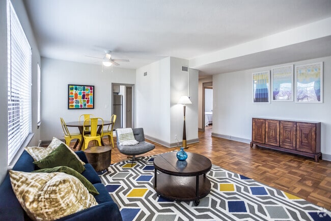 2 BR, 1 BA - The Williamsburg - Kimbrough Tower