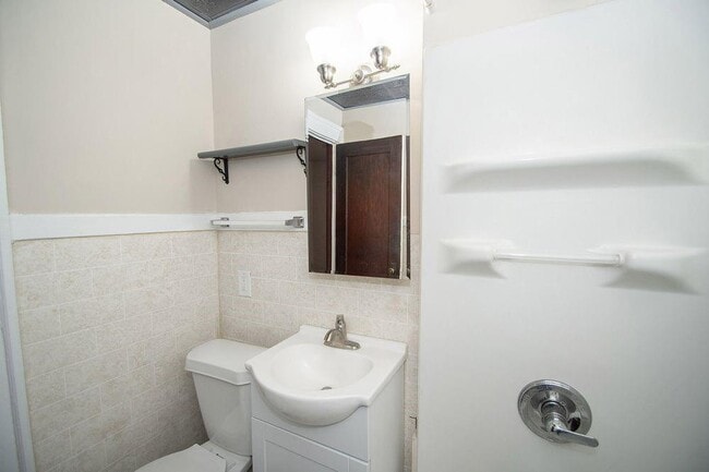 Building Photo - 5819 E Washington St