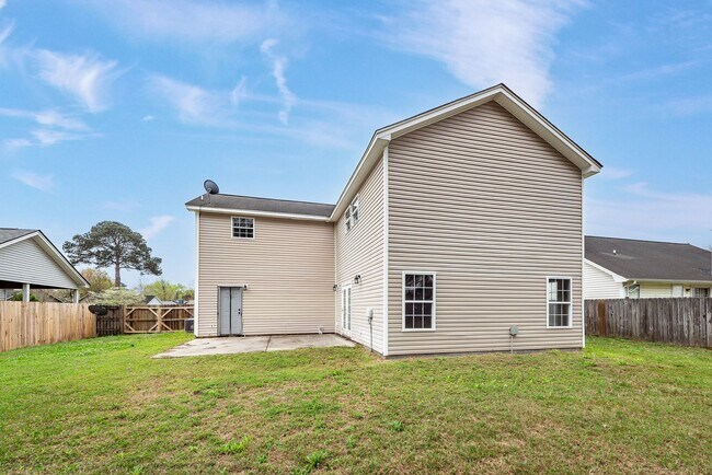 Building Photo - 5 Bedroom 2.5 Bath Home in St. James Estates - Goose Creek