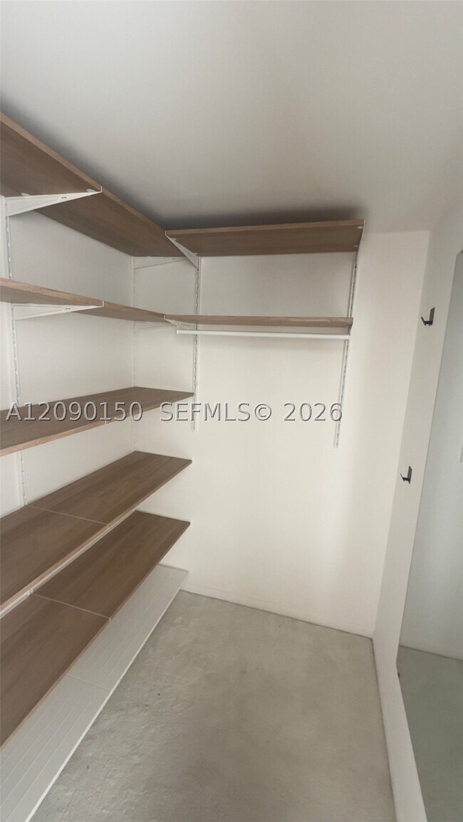 Building Photo - 18181 NE 31st Ct