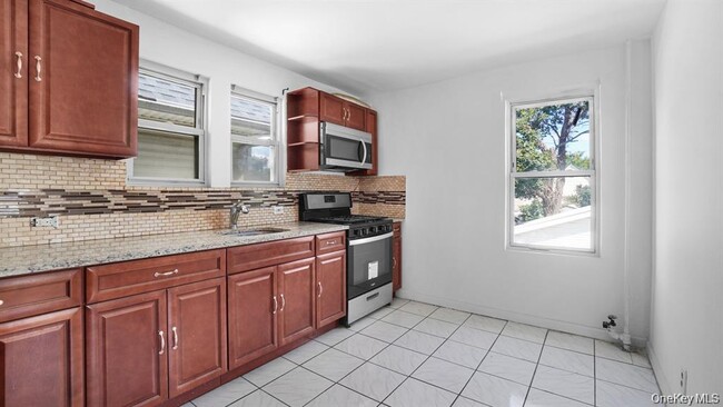 Building Photo - 107-43 Inwood St