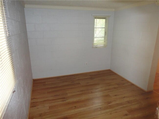 Building Photo - 3205 Grooms St