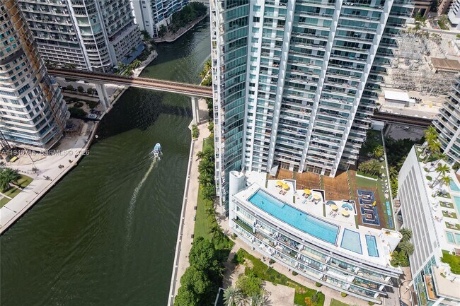 Building Photo - 92 SW 3rd St