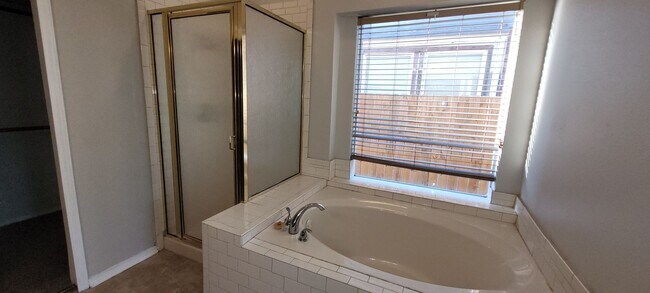 Building Photo - Beautiful Home in Woodlake Park!