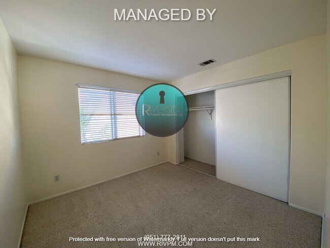 Building Photo - Spacious 4 Bed 2 Bath Pool Home Located Next Door to Ben Franklin Elementary School!