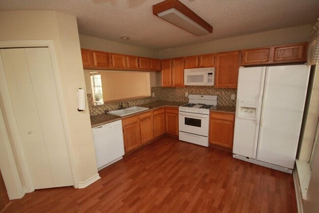 Building Photo - 21402 Park Bishop Dr