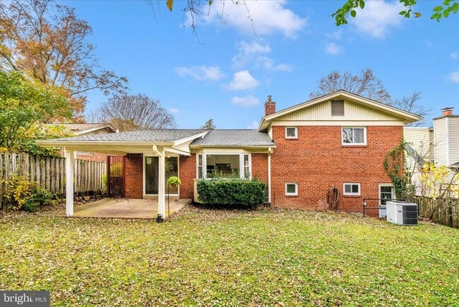 Building Photo - 3906 Montrose Dr