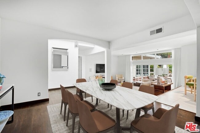 Building Photo - 10216 Cielo Dr