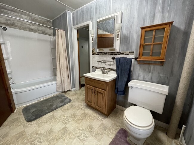 Building Photo - 7094 N 550 E