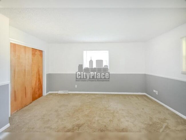 Building Photo - 636 Oak Dr