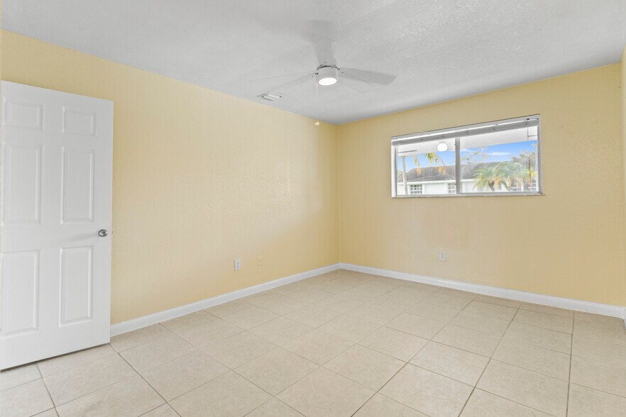 Building Photo - 1831 SW 97th Ter