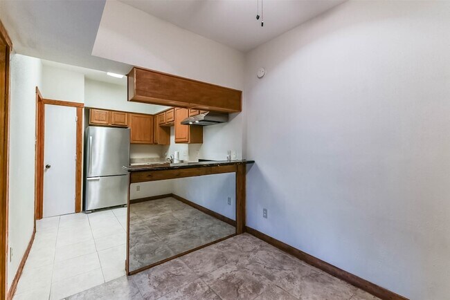 Building Photo - 2100 Tanglewilde St