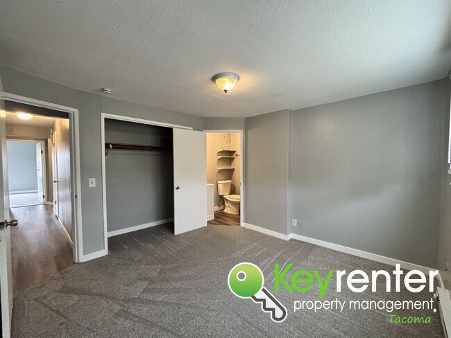 Building Photo - 4 Bedroom 2 Bathroom Tacoma Rental with Ga...