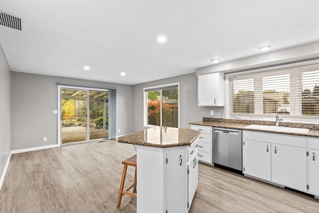 Building Photo - 4BD, 2.5BA Home located in the desirable Churchill Neighborhood!