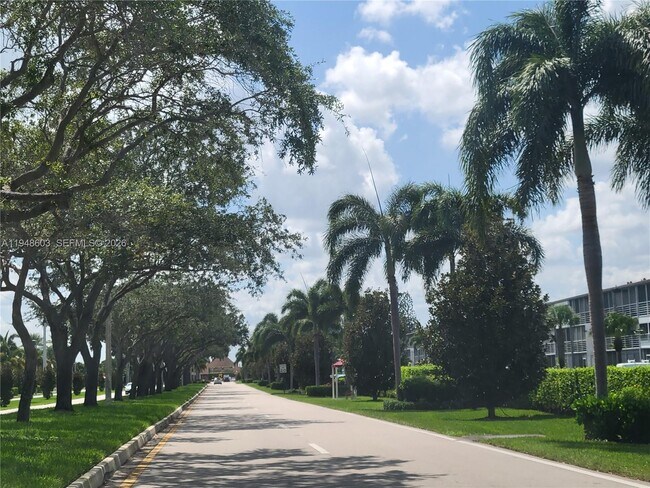 Building Photo - 196 Mansfield F