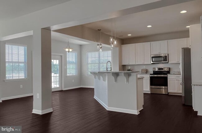 Building Photo - 23246 Lindsay Dr