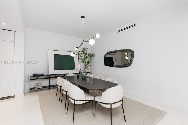 Building Photo - 300 Biscayne Blvd Way