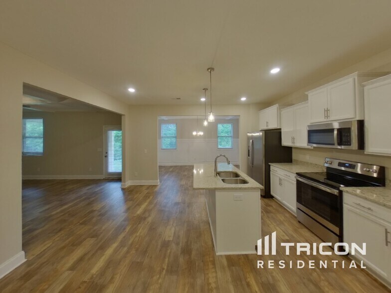 Building Photo - 2134 Pathfinder Dr