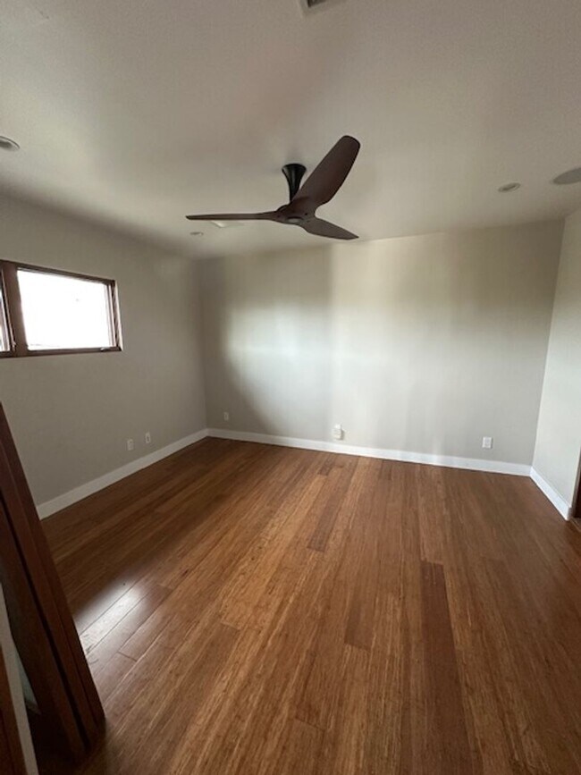 Building Photo - 402 S Clementine St