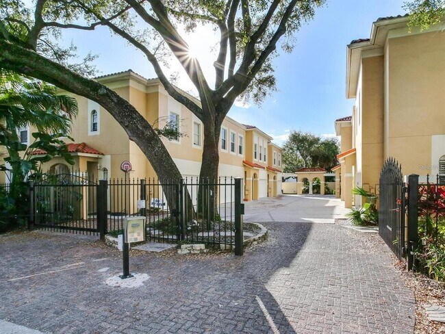 Building Photo - 505 S Tampania Ave