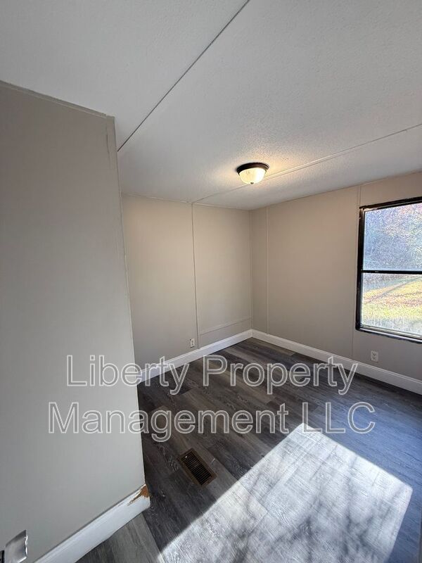 Building Photo - 121 New Hope Cir