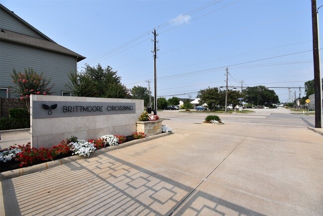 Building Photo - 10914 Brambling Wood Dr