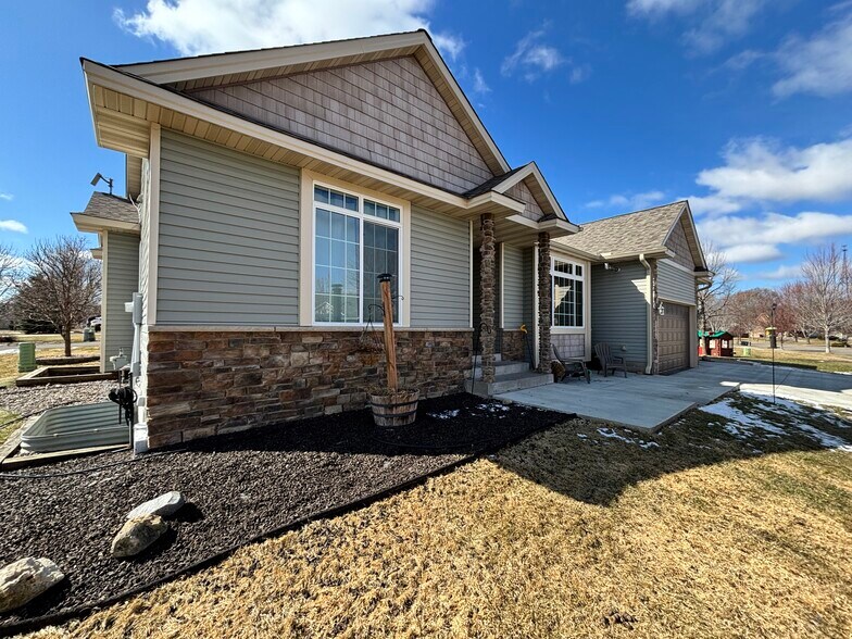 Building Photo - 6364 Bakken St