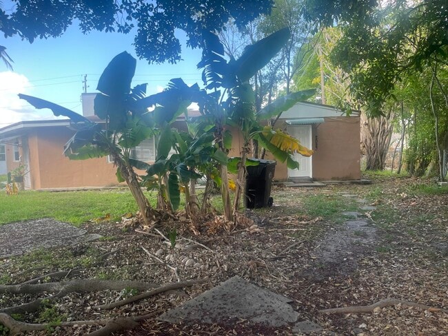 Primary Photo - 2025 Delphia St