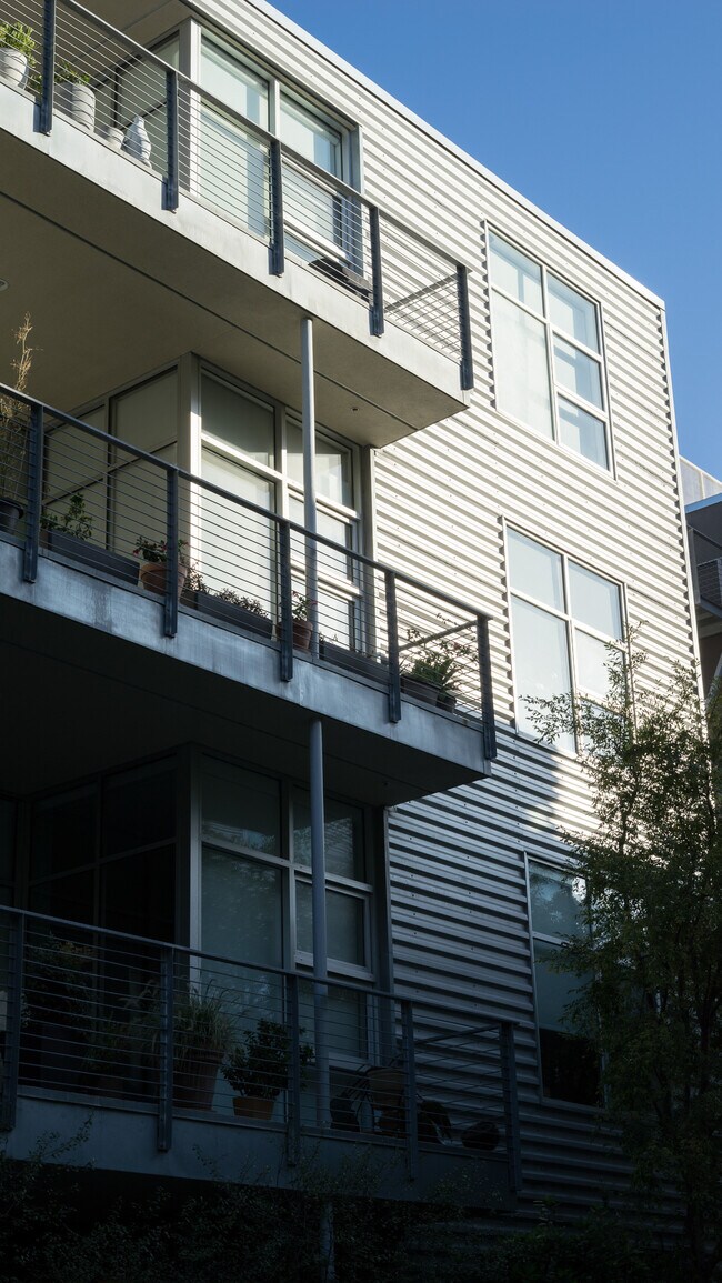 Building Photo - 4080 Glencoe Ave