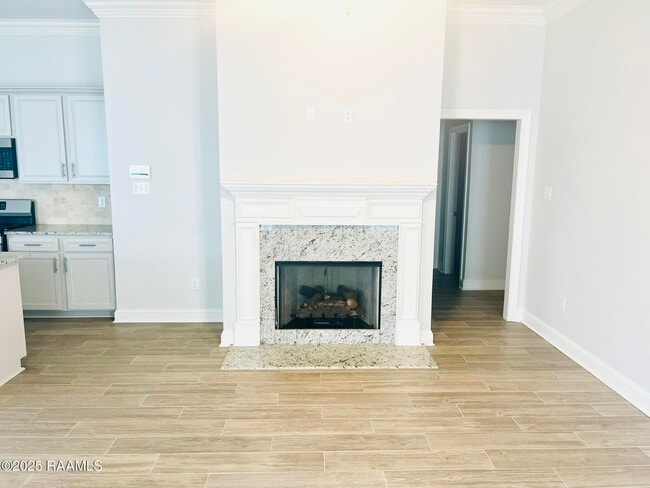 Building Photo - 6217 Lake Edge Dr