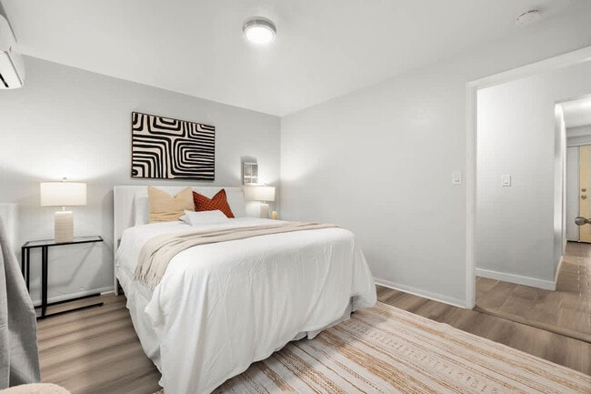 Building Photo - 4989 Randlett Dr