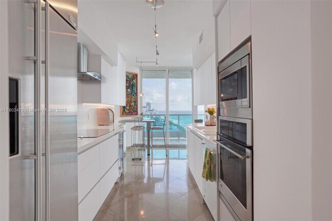 Building Photo - 5025 Collins Ave