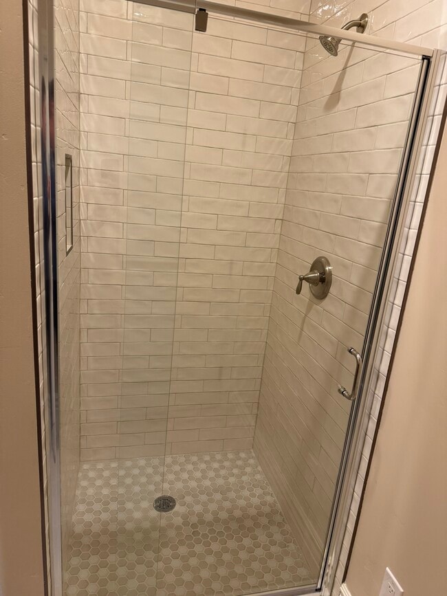 Building Photo - 4900 Marilyn Dr