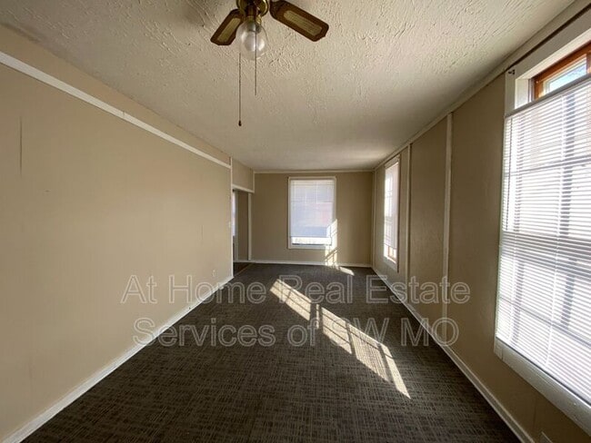 Building Photo - 420 E Madison
