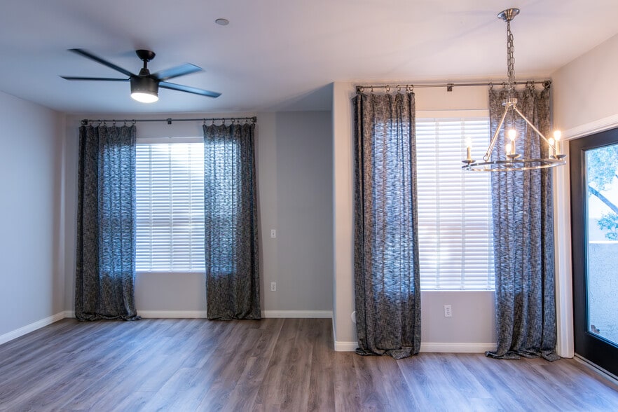 Building Photo - 9550 E Thunderbird Rd