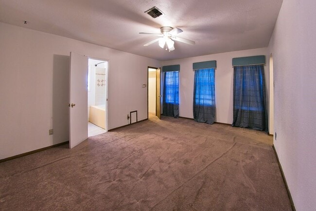 Building Photo - 8435 Sterlingshire St