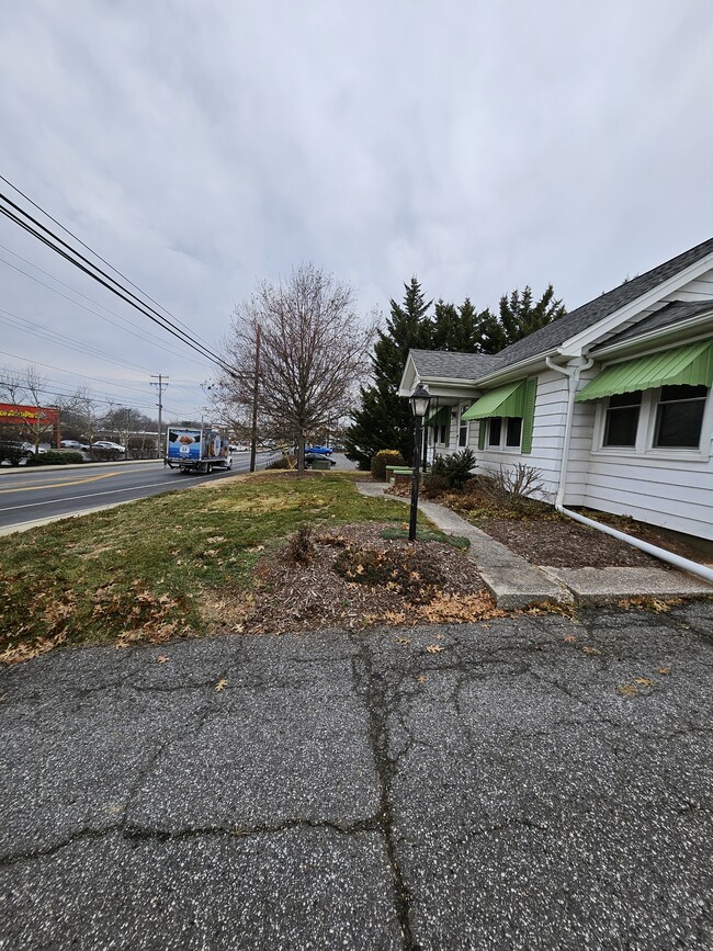 Building Photo - 513 E Baltimore St