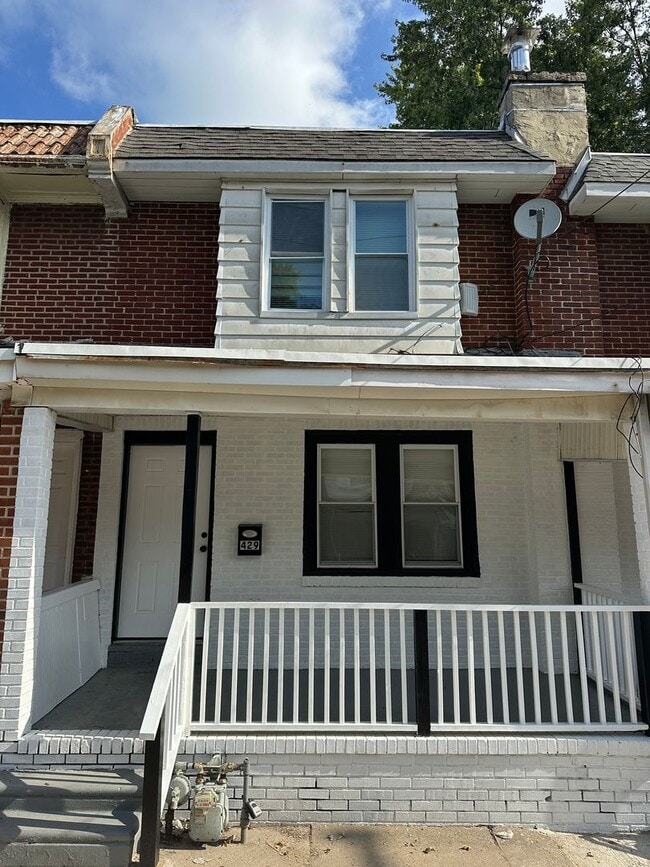 Primary Photo - 3 Bed / 1 Bath Fully Renovated Row Home in...