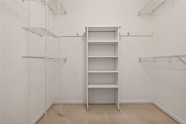 Building Photo - 5340 Tally Green Dr