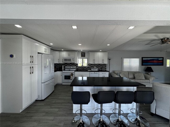 Building Photo - 228 Orchid St