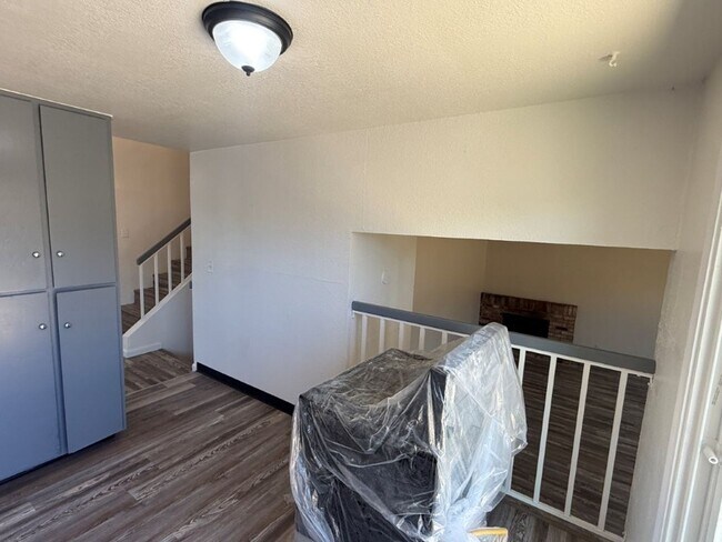 Building Photo - Rare Remodeled 5 Bedroom 2.5 Bath Tri Level in Vacaville