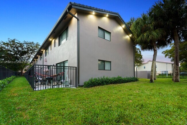 Building Photo - 4325 NW 115th Ave