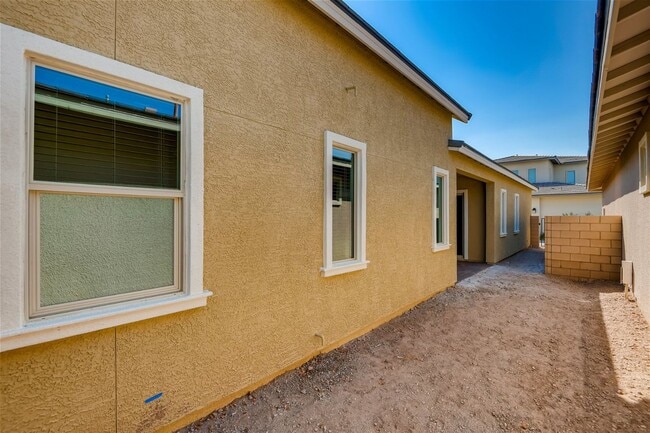 Building Photo - GORGEOUS SINGLE-STORY HOME WITH OPEN FLOOR...