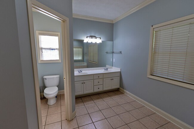 Building Photo - 55 Hickory Ln
