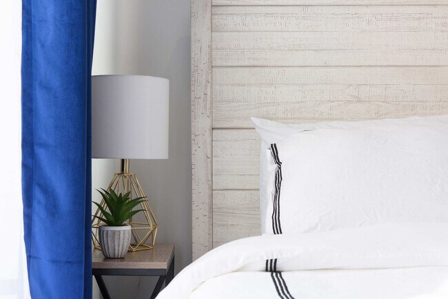 Building Photo - 240e E 75th St