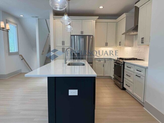 Building Photo - Modern 4-Bed / 4-Bath Townhome with Covered Patio, Deck & Garage – Inside the Beltline Near Downt...