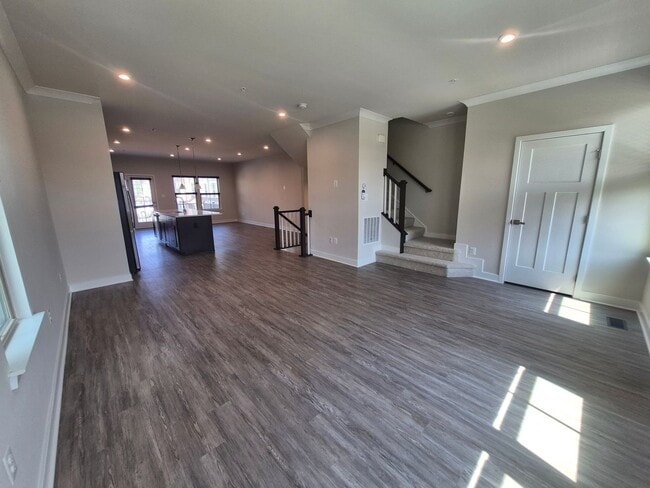 Building Photo - BEAUTIFUL END UNIT TOWNHOME IN NEW MARKET