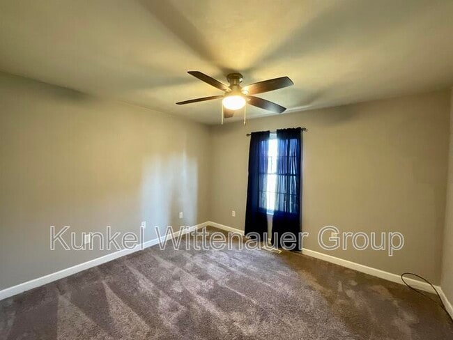 Building Photo - 1721 Spruce Hill Dr